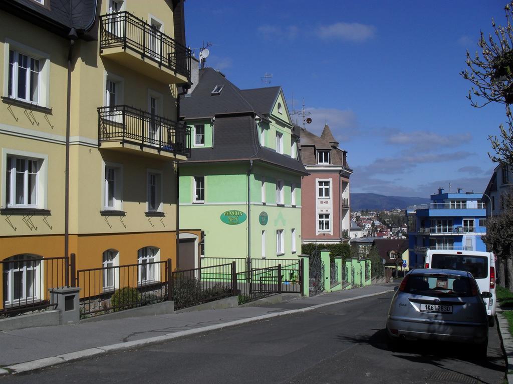 Pension Rak Karlovy Vary Kültér fotó